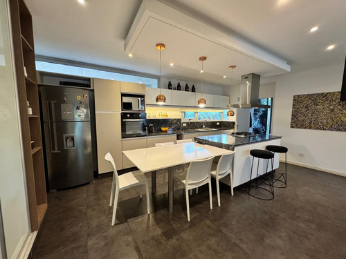 Casa En Tipas Nordelta 280 M2 Cub. Vista Al Lago Venta / Alquila