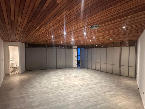 Oficina De 100 M² Con Vista Despejada Almirante Pastene 244
