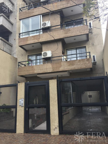 Imagen 2 de 13 de Venta De Departamento 2 Ambientes Con Cochera Cubierta En Lanús (26466)