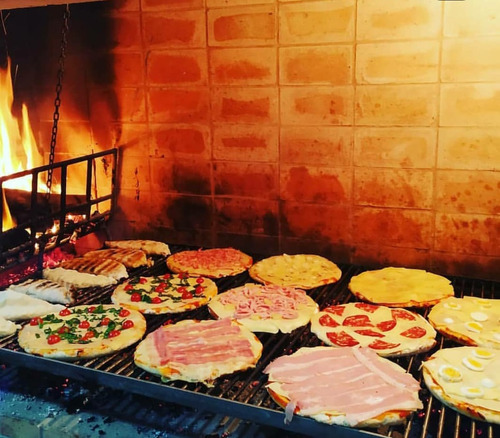 Imagen 1 de 5 de Servicio De Pizzas,calzone Y Chivito A La Parrilla Che Pizza