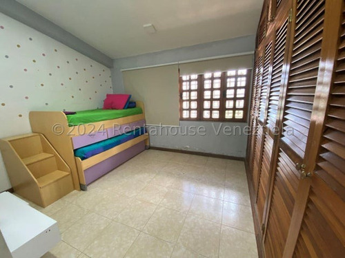 Venta De Imponente Casa Santa Paula