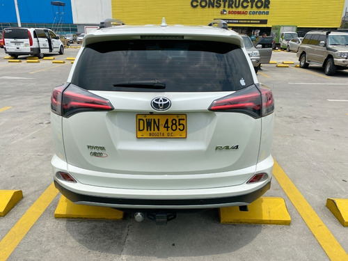 Imagen 7 de 25 de Toyota Rav 4 2017 Street 4x2
