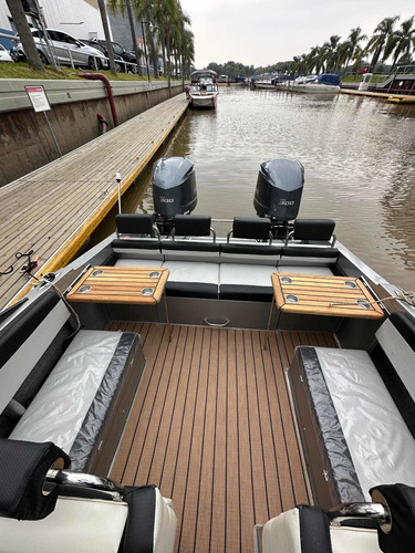 Catamarán Shadow C/2 Yamaha 300hp C/elevador, Bracket