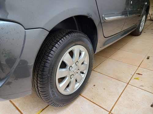Imagem 13 de 15 de Peugeot 207 1.4 Xr 8v Flex 4p Manual