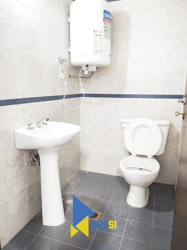 Imagen 7 de 11 de Vendo Depósito Con Oficina En Barrio Provindencia A Metros De Castro Barros