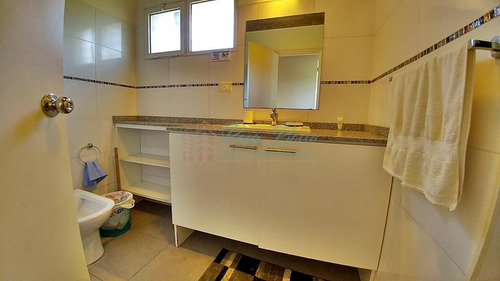Casa En Venta Playa Mansa 3 Dormitorios- Ref: 6057