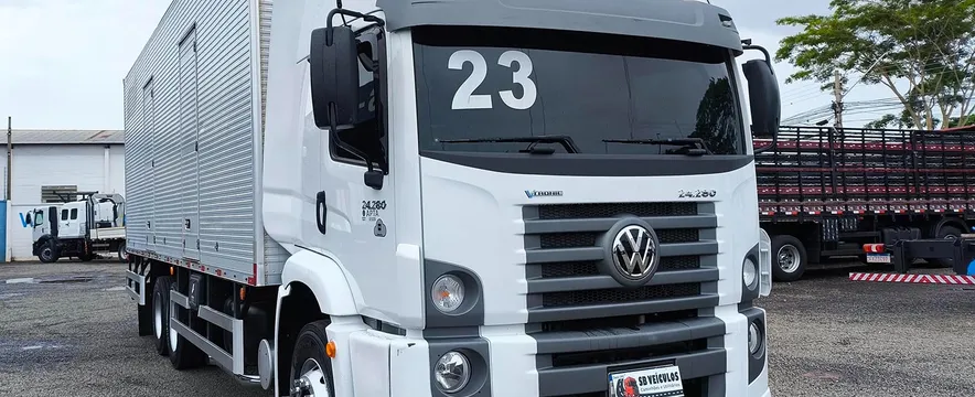 Vw 24280 6x2 2023 Trucado Bau 8,50m, Automatico, Ar