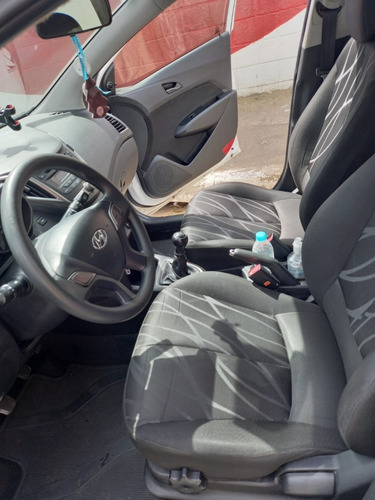 Imagem 2 de 8 de Hb20 2013 - 1.0 12v 4p Comfort Plus