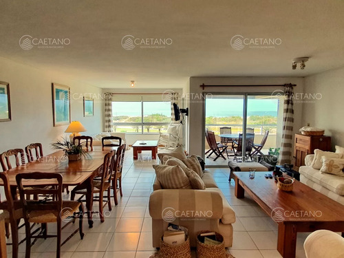 Vendo Apartamento 3 Dormitorios Primera Línea Brava Con Vista Al Mar, Punta Del Este