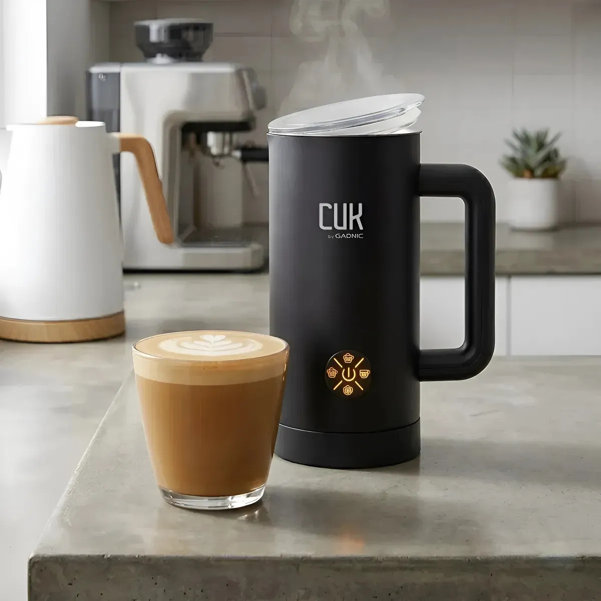 Espumador De Leche Cuk By Gadnic 4 En 1 500W Capacidad 500 Ml Espuma Fria Caliente Acero Inoxidable SUS304 Recubrimiento Ceramico Antiadherente Jarra Desmontable Base 360 Grados Apagado Automatico