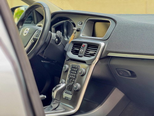 Volvo V40 2.0 T4 Dynamic Aut. 5p