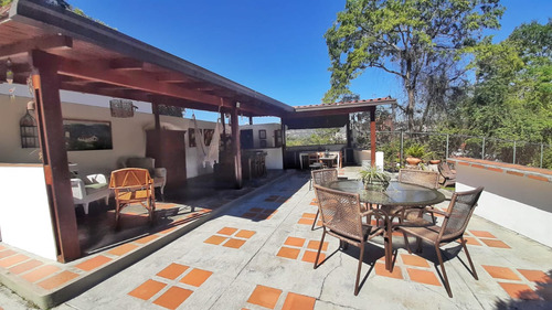 Prados Del Este Casa De Dos Niveles En Venta Con 475m2 De Terreno
