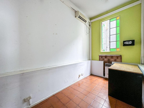 Imagen 19 de 24 de Departamento 4 Ambientes. Apto Comercial. Frente A Plaza. Piso Alto.