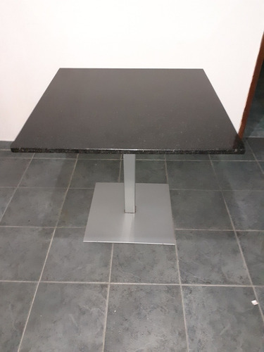 Imagen 1 de 4 de Mesa De Granito Negro De 1 X 1 Mt Base De Metal.