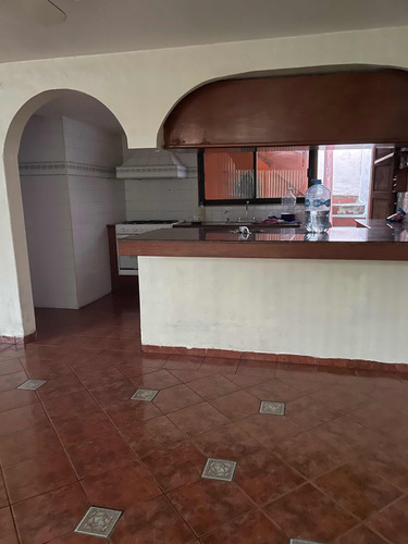 Excelente Propiedad, Ideal Para Proyecto De Negocio, En Luga