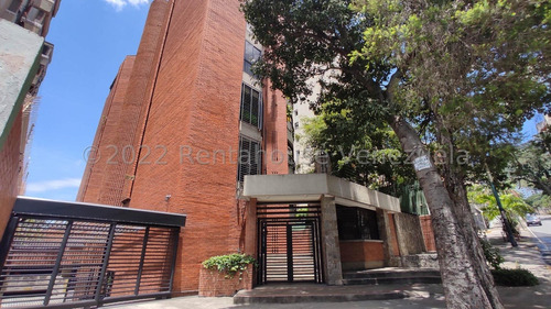 Fina Barro Vende Apartamento En Las Palmas 23-8820 Yf