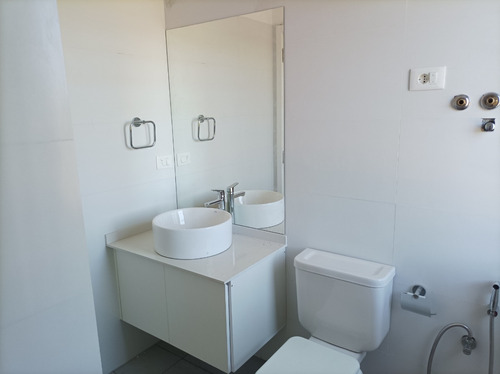 Casa En Venta De 2 Dormitorios Con Parrillero, Jardín Y Garage En Lagomar, Canelones