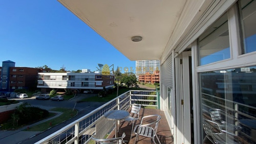 Apto De 2 Dormitorios 2 Baños, Balcon Y Cochera. En Mansa Con Vista Al Mar.- Ref: 2638