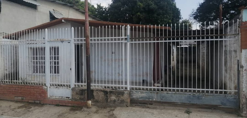 Imagen 8 de 10 de Se Vende Casa Super Economica A Precio De Oportunidad En Urb. Cerrada Con Pozo Propio En El Macaro A 5 Min De Turmero/yessika B. 04249155109