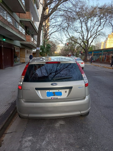 Imagen 8 de 10 de Ford Fiesta 1.6 Ambiente Mp3