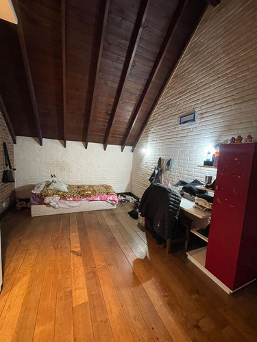 Chalet De Categoría 8 Amb. 484 M² Cub. C/ Garaje Para 2 Autos Y Parque C/ Pileta - Haedo