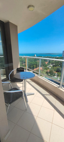 Punta Del Este: Vista Al Mar En Un Apartamento De Ensueño Sobre La Avenida Principal