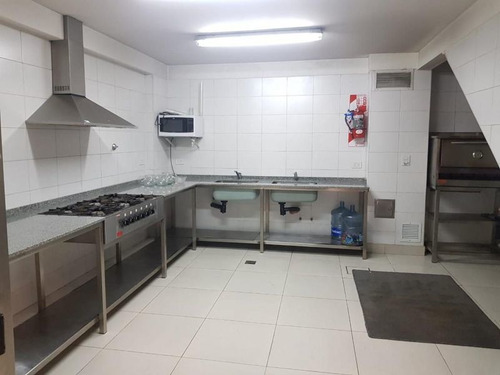 Salon De Fiestas Con Equipamiento En Liniers