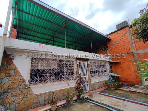 Casa En Venta Urb La Maracaya, Maracay 24-12483 Hc