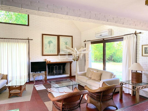 Venta - Importante Casa En Lugano- Ref: 594