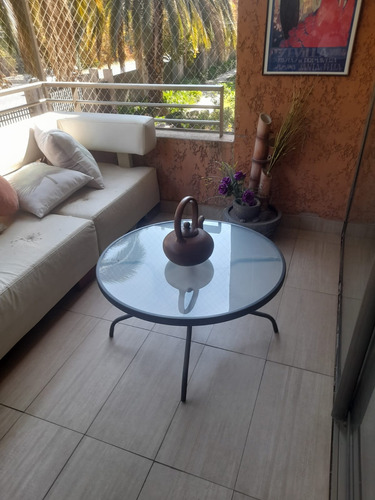 Mesa De Centro Para Terraza. Cubierta De Vidrio