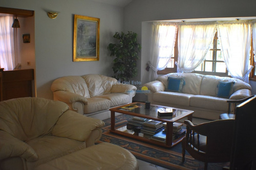 Casa En Zona Golf De Punta Del Este- Ref: 11519
