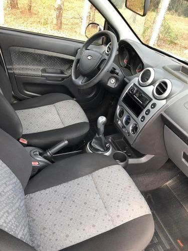 Imagem 5 de 7 de Ford Fiesta 1.6 Flex