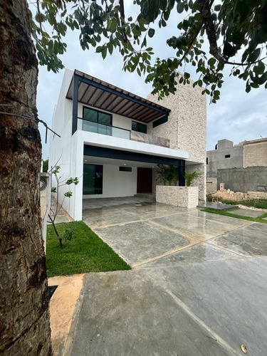 Casa En Venta En Privada Al Norte De Mérida