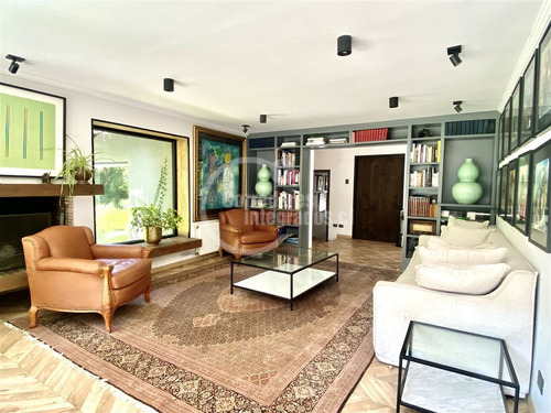 Casa En Venta De 5 Dorm.la Dehesa Lo Barnechea