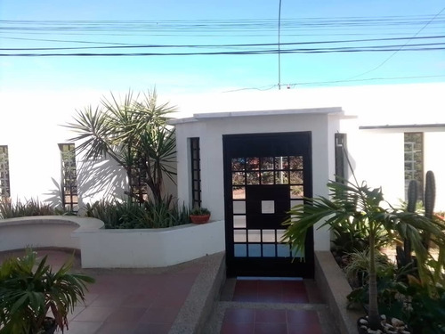 Imagen 5 de 14 de Vendo Casa La Atlantida. 450mts.2niveles, 5hab, 4baños, Tanq