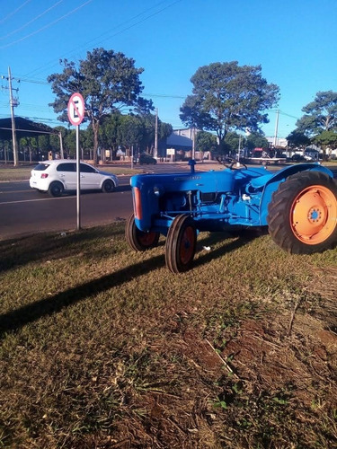 Trator Ford Dexta Antigo