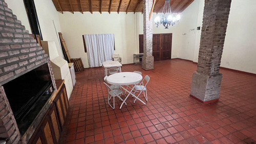 Casa En Venta - 3 Dormitorios 4 Baños - Cochera - 1.500mts2 - General Rodríguez