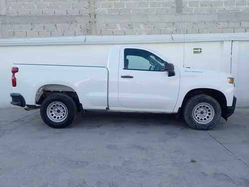 Chevrolet Silverado 4.3 V6 1500 WT Cabina Regular 4x2 At