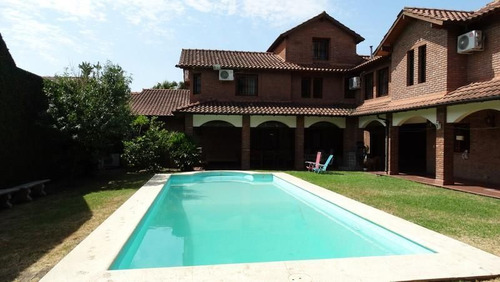 Importante Chalet En Palomar - Zona Residencial - Lote 883 M