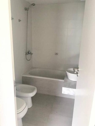 Imagen 27 de 30 de Monoambiente O Estudio Profesional A Estrenar, Con Balcón Y Terraza Común Con Parrilla
