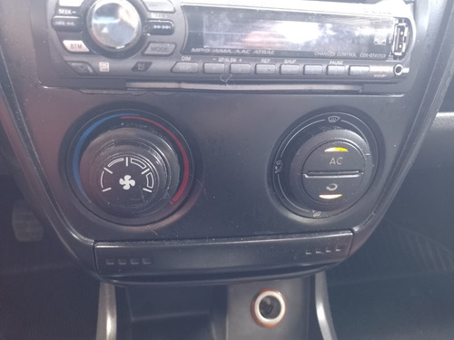 Imagem 11 de 15 de Volkswagen Crossfox 1.6 Total Flex 2007 / 2008