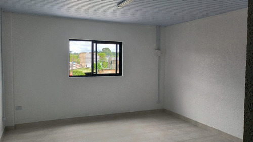 Barracão Novo 345 Metros Mais 260 Metros De Pátio ,piso Usinado , Altura Pé Direito 7,60 Metros,porta 5,00 Metros De Altura Banheiros Grandes , Portão De 9.00 Metros ,excelente Imóvel Novo Sem Uso