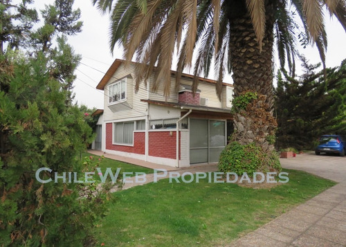 Gran Terreno - 2 Casas    1000/346    8d, 5b  Jardines