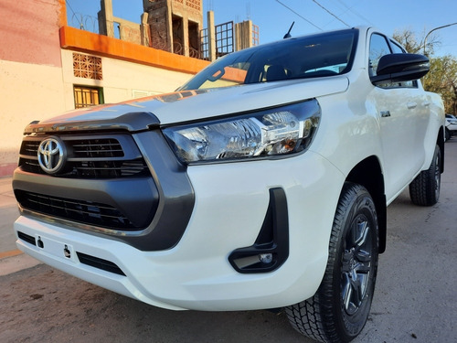 Toyota Hilux 2.8 Cd Sr 177cv 4x4