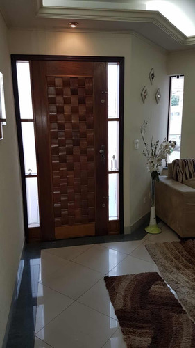 Casa Com 3 Quartos , 3 Banheiros , Duas Vagas De Garagem
