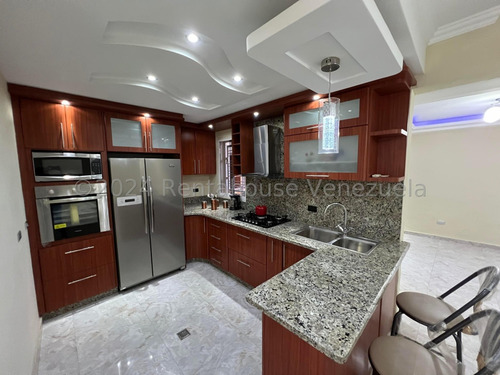 Ecl Espectacular Townhouse En Turmero 24-15517