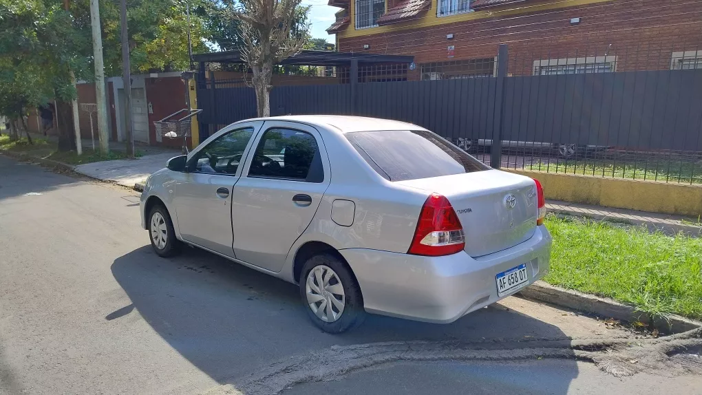 Toyota Etios 1.5 Sedan X