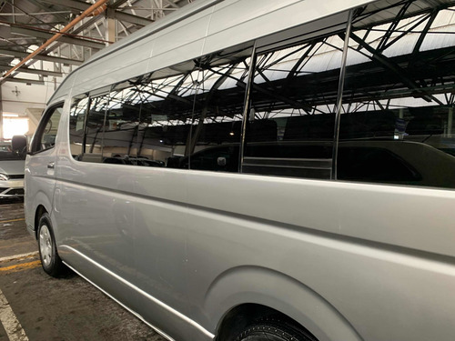 Imagen 4 de 10 de Toyota Hiace 2.7 Bus 15 Pas Std 5 Vel Ac 2013