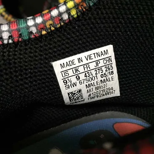 Adidas yeezy top human race letra