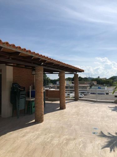 En Venta Towhouse En Urb. La Floresta. Maracay Edo.aragua